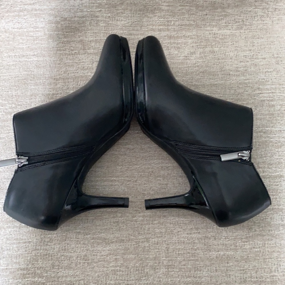 Bandolino black heeled bootie Size 10